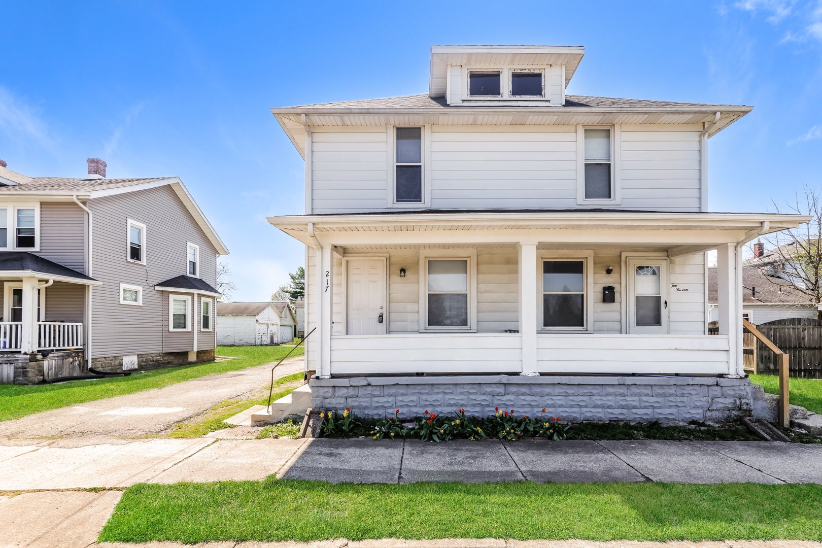 Springfield Apartment: 215-217 Warren Dr.