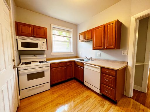 Lincoln Square Top Floor Corner 2-Bed / 1-Bath - WESTERN BROWN LINE! – Available November 4th! – photo 1