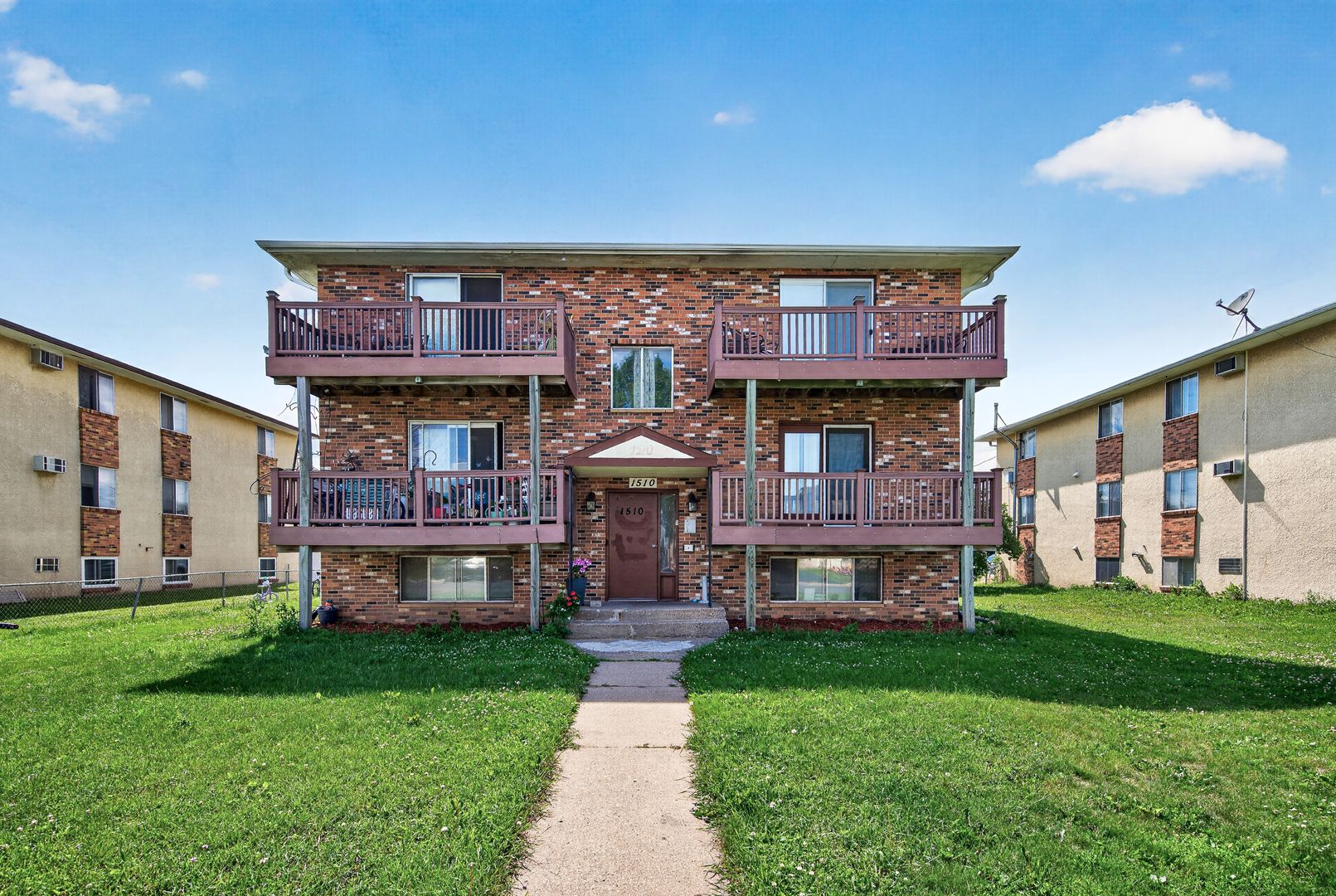 South St Paul Apartment: 1510 Elrose Court