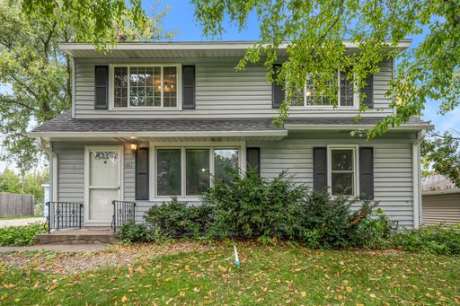 Beautiful 3BR/2Bath House Available Oct 1 – photo 1