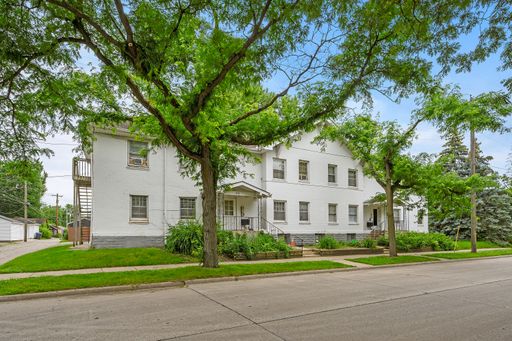 Cute Studio with a Gorgeous View! Located in the Longfellow Neighborhood