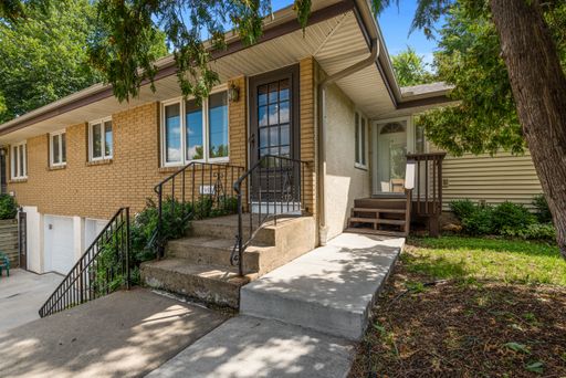 Spacious 4BR/2.5BATH Available Early Sept