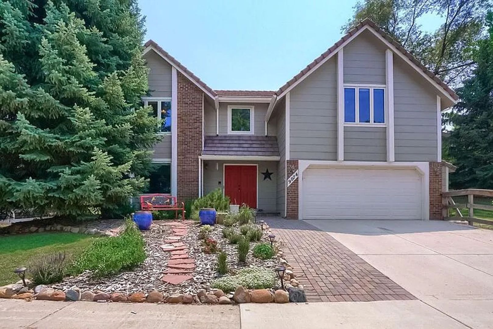 Lakewood House: 9074 W Cornell Pl