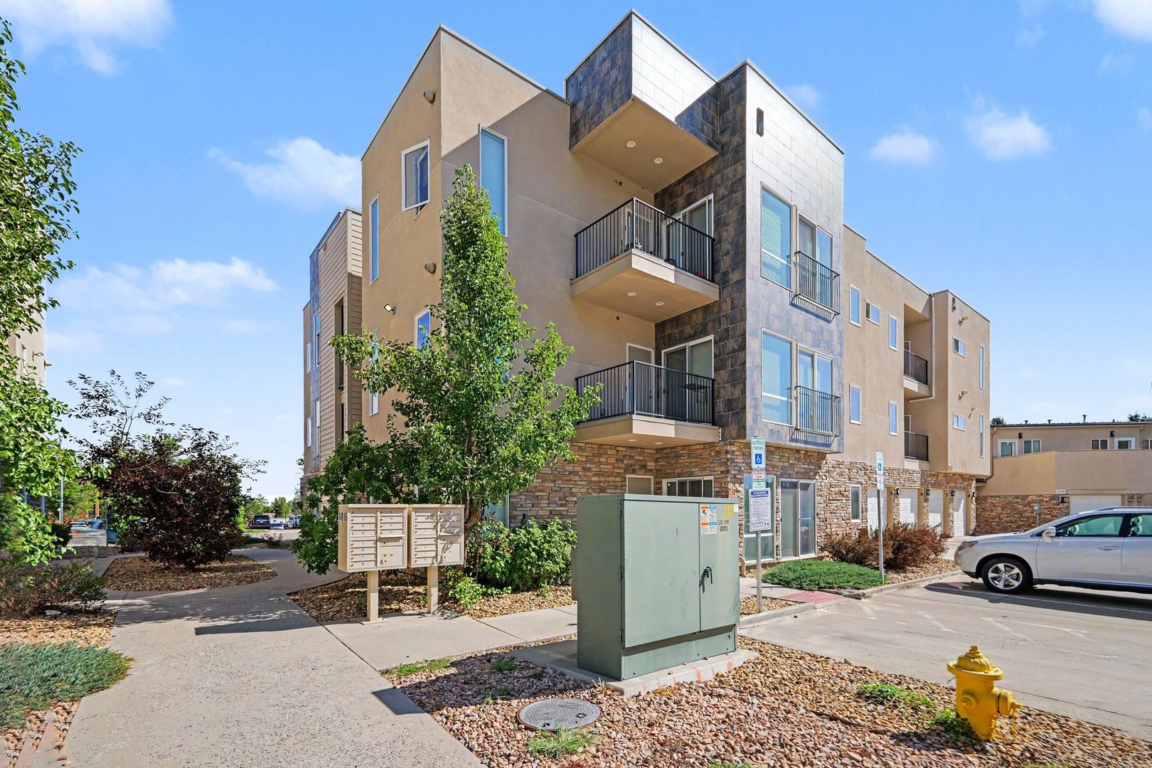 Aurora House: 14936 E Hampden Ave #201