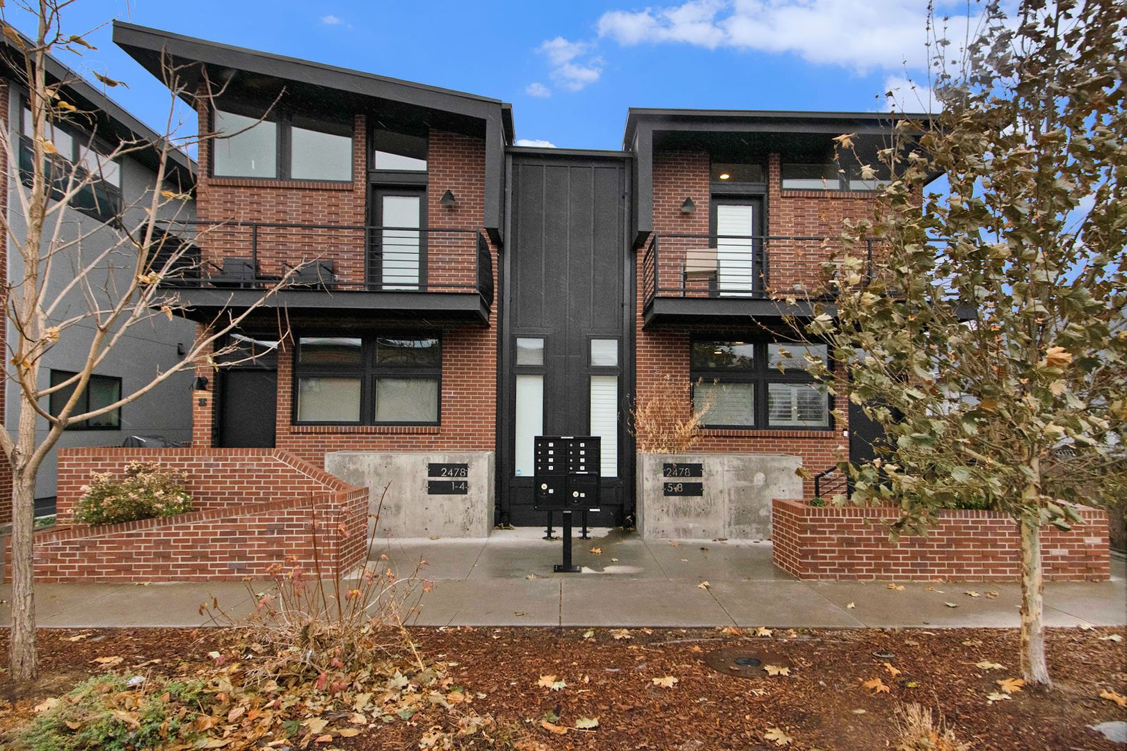 Denver House: 2478 S Delaware St #4