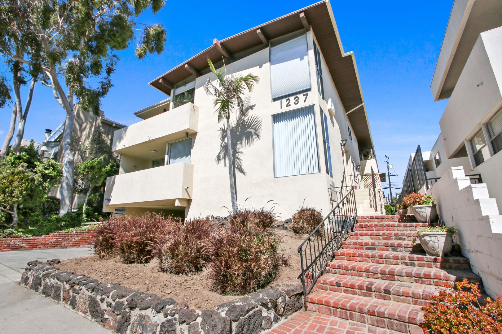 Santa Monica Apartment: 1237 Berkeley Street