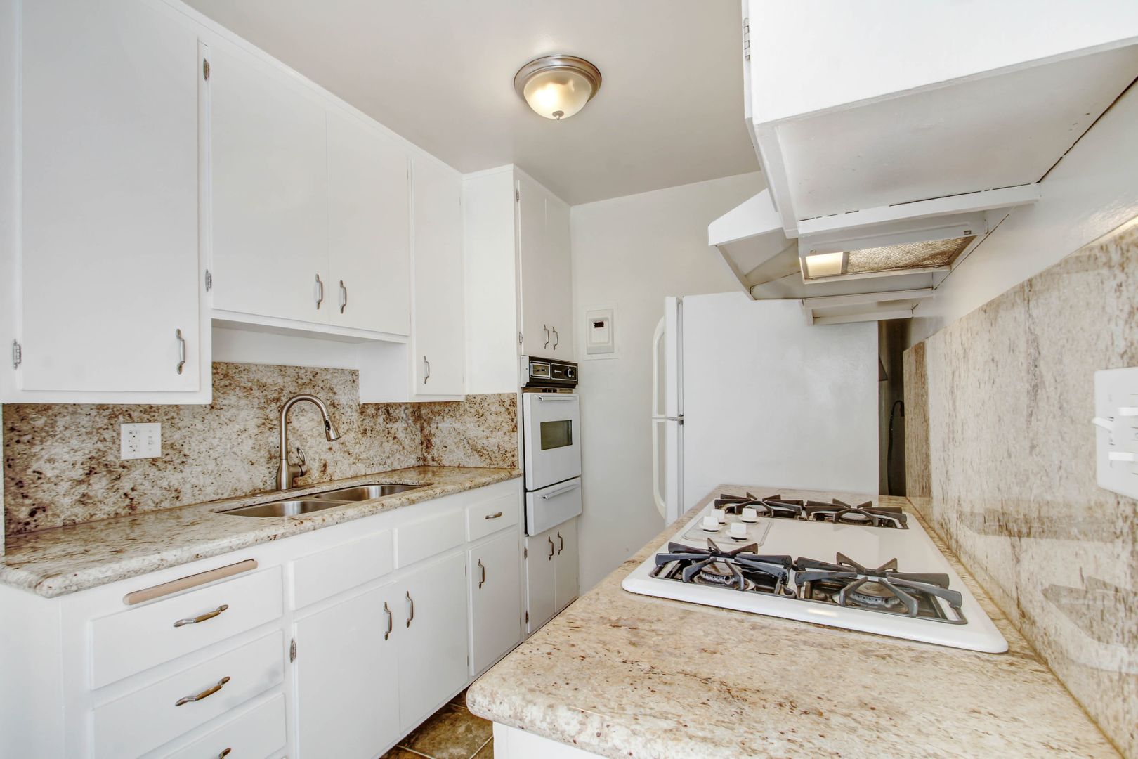 Los Angeles Apartment: 1550 S. Saltair Ave.