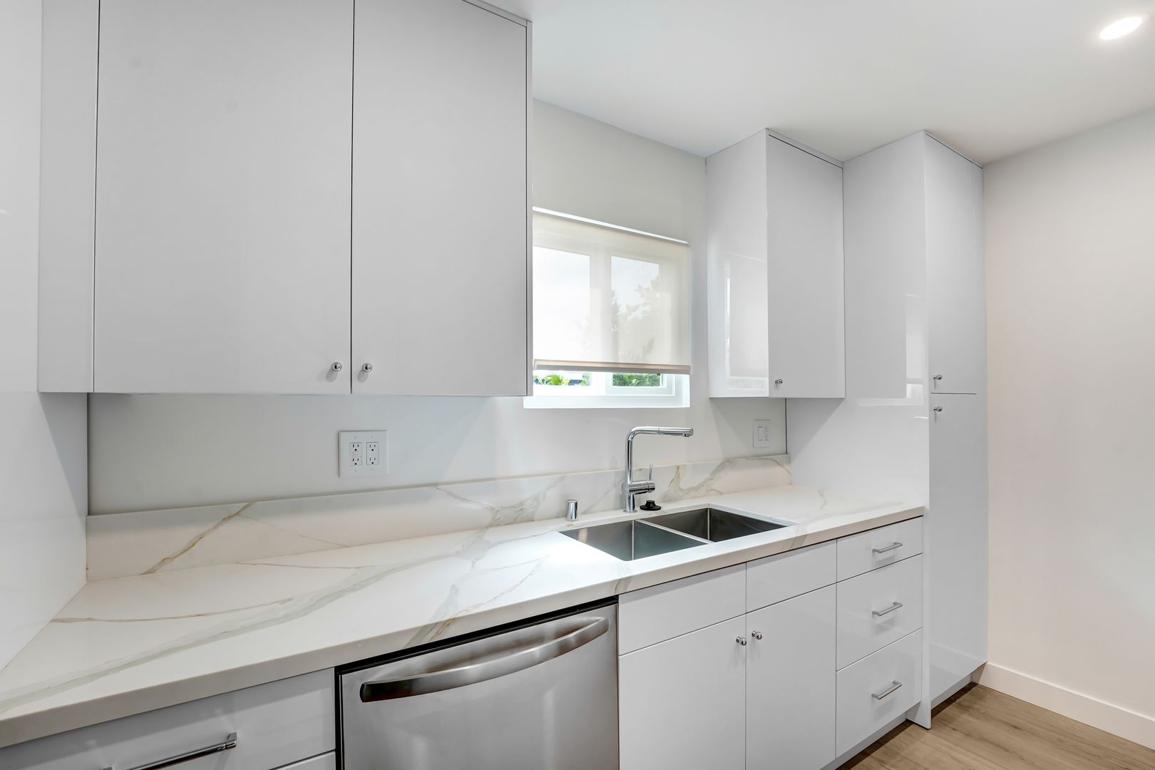 Santa Monica Apartment: 2107 Montana Ave