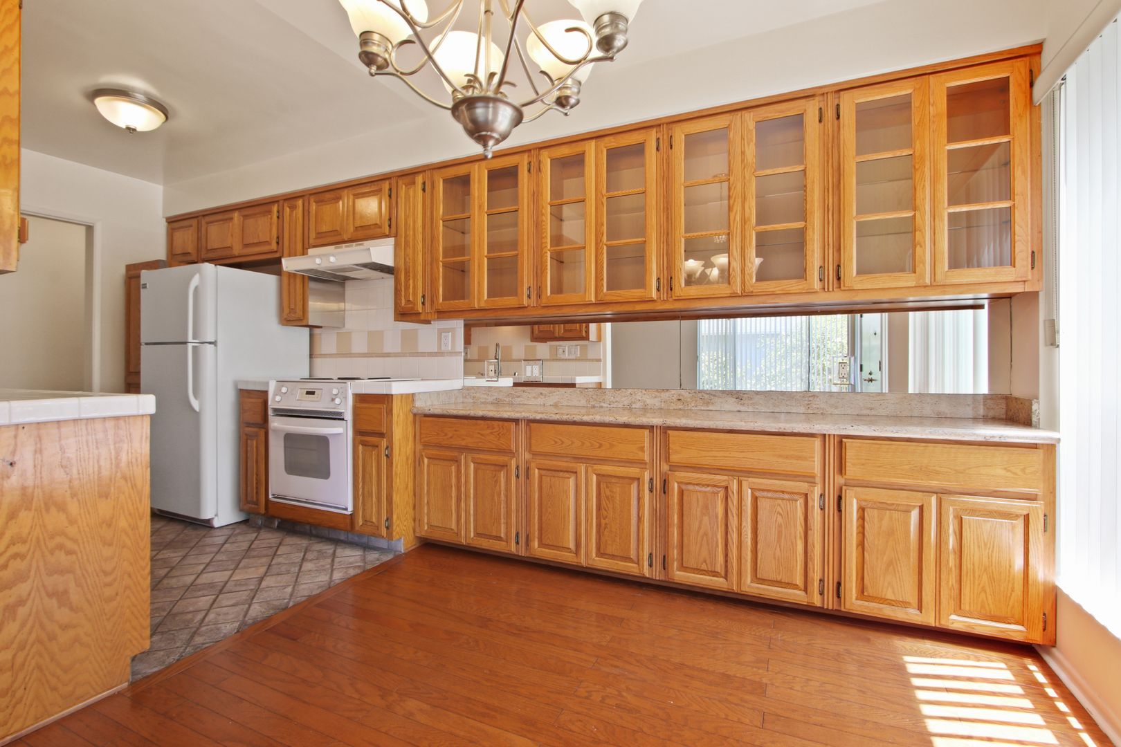 Santa Monica Apartment: 843 Euclid Street