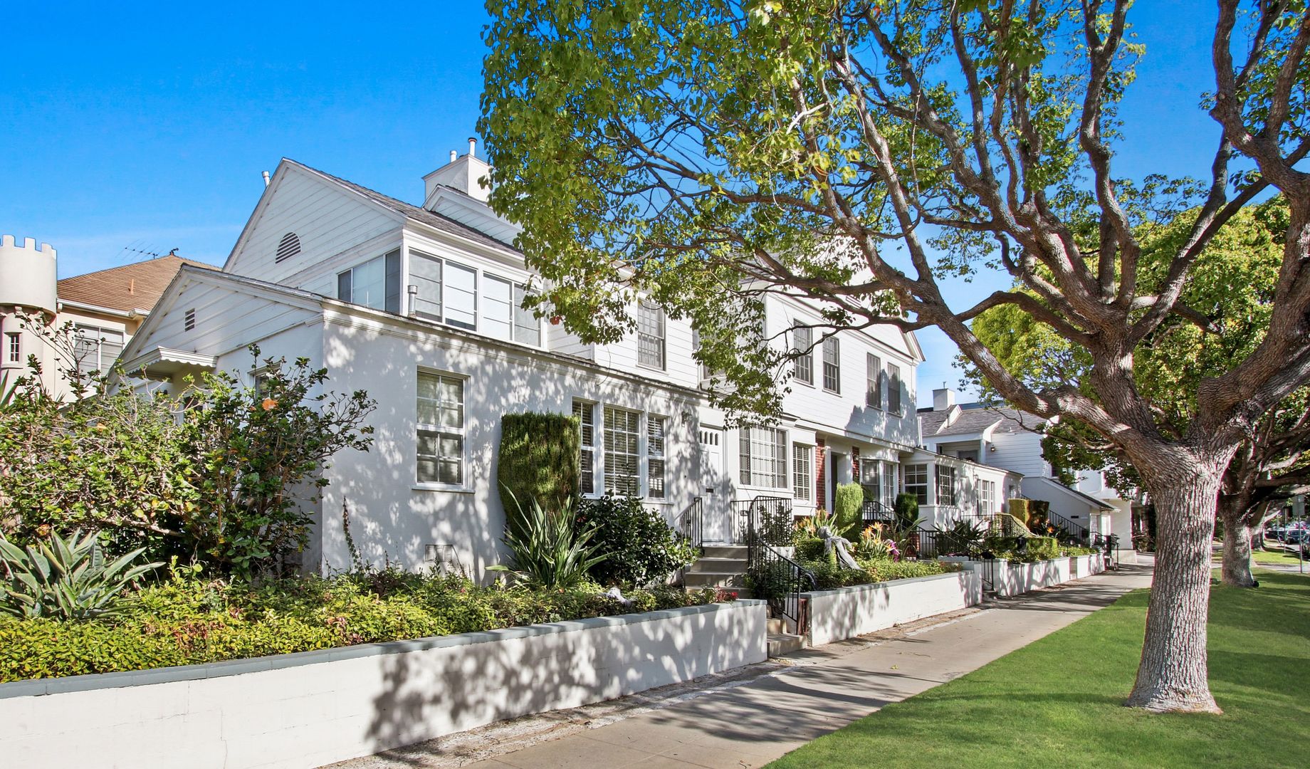 Santa Monica Apartment: 1201-1207 Washington Ave.