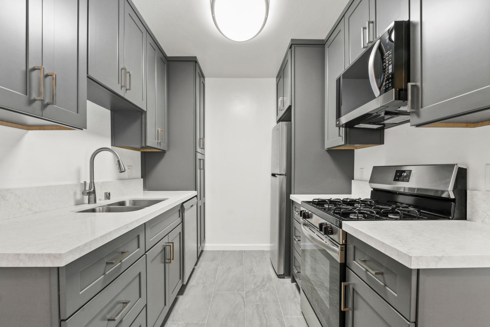 Santa Monica Apartment: 844 5th Street