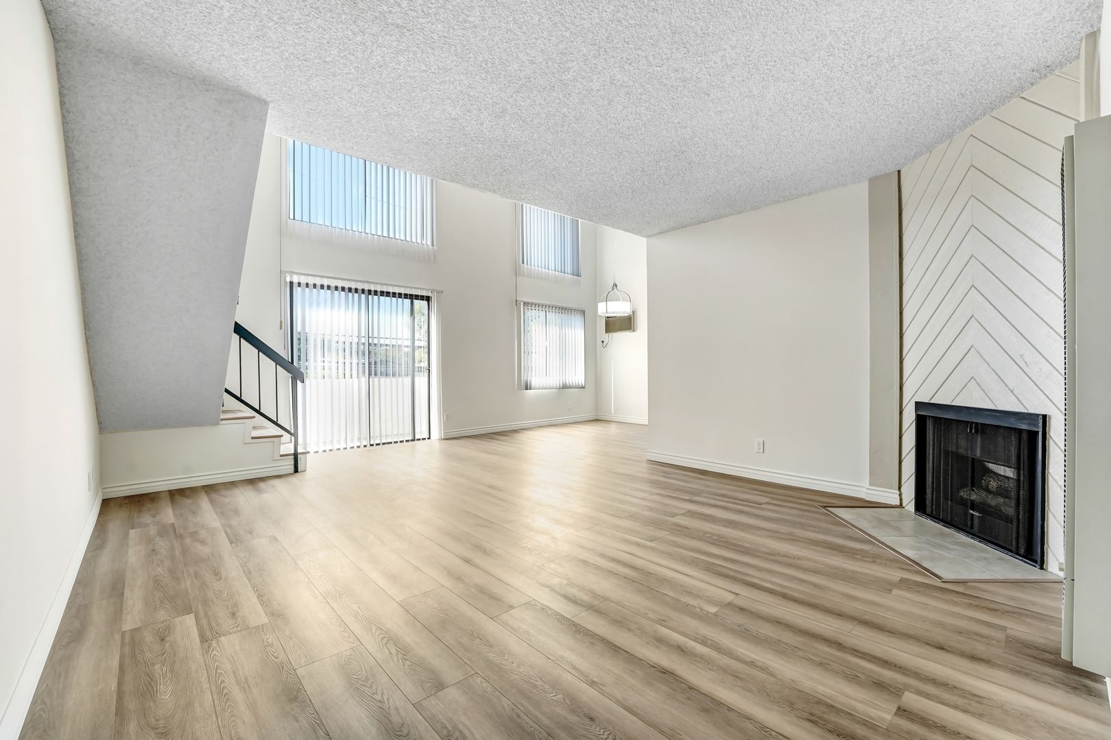 Los Angeles Apartment: 3415 McLaughlin Ave.