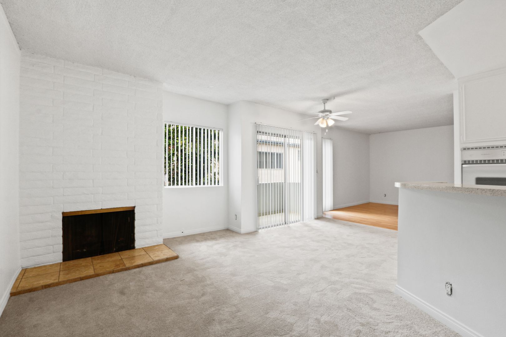 Los Angeles Apartment: 3735 Mentone Avenue