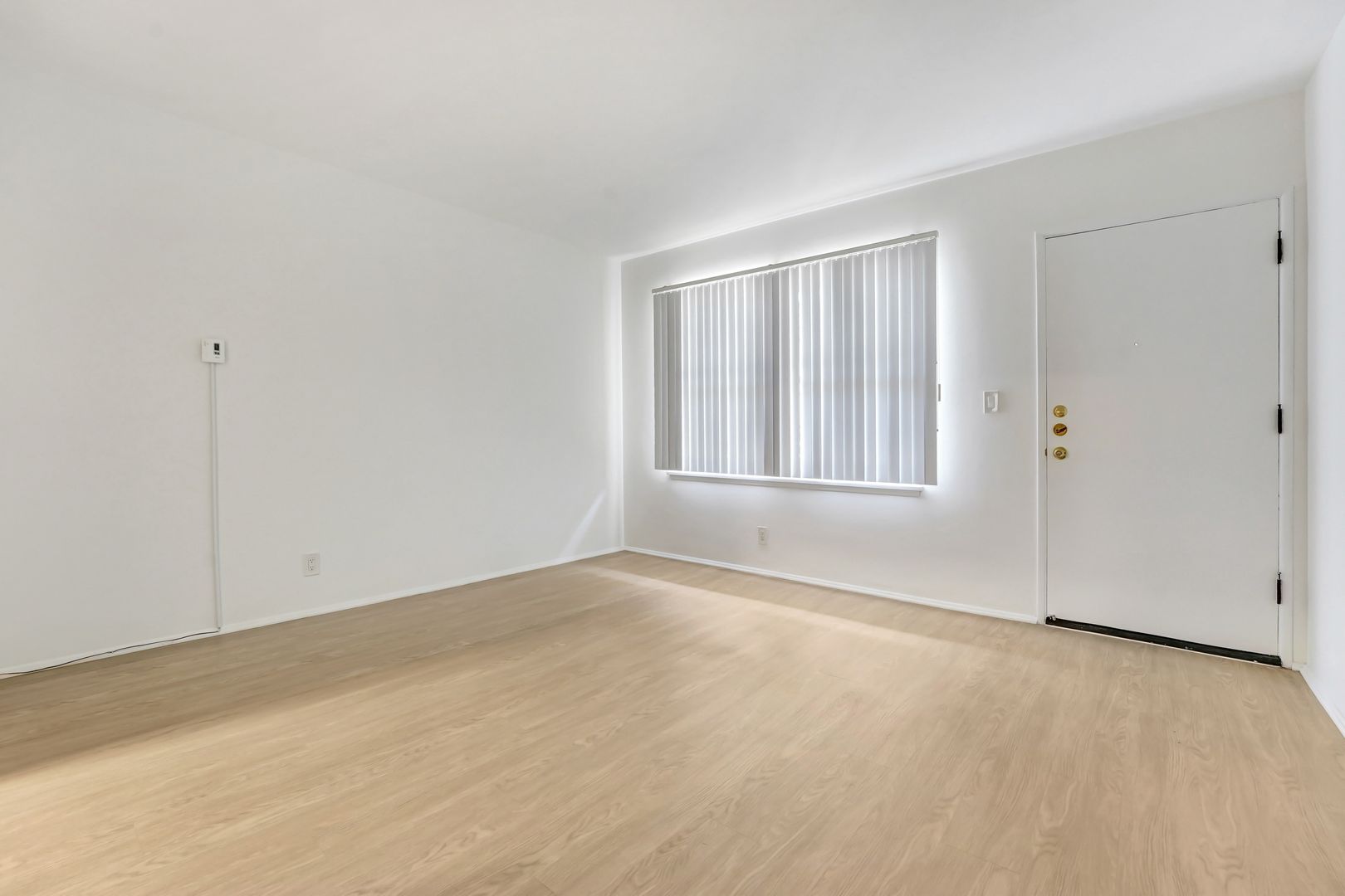 Los Angeles Apartment: 10906 Santa Monica Blvd.