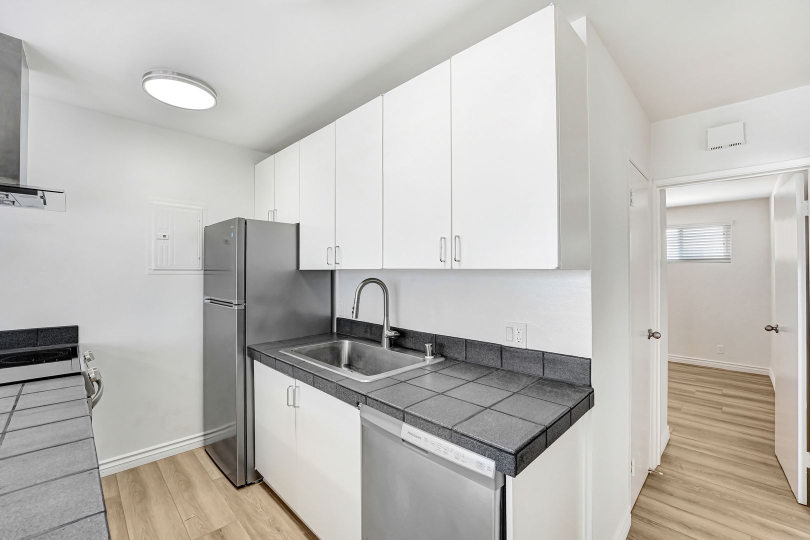 Santa Monica Apartment: 1002 12th Street