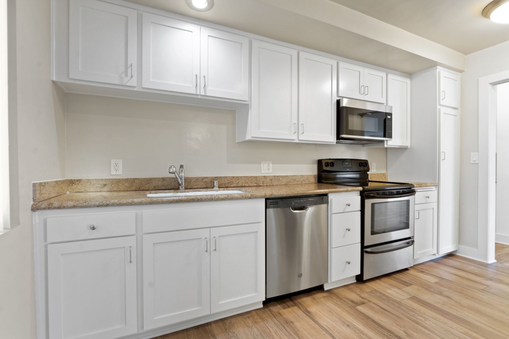 Santa Monica Apartment: 1319 Berkeley Street