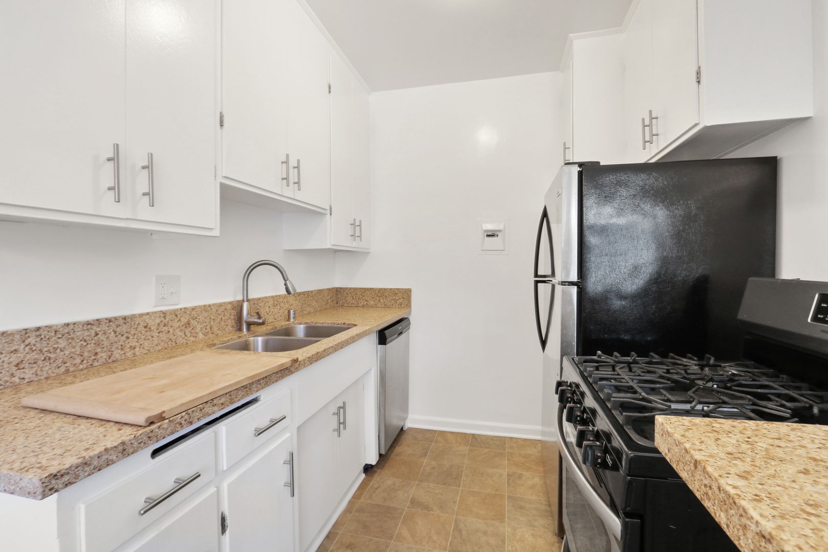 Santa Monica Apartment: 1241 9th Street