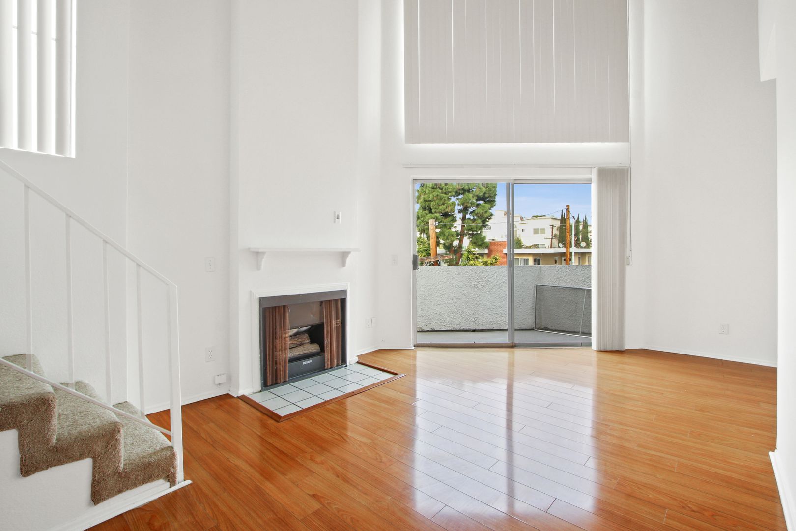 Los Angeles Apartment: 3685 Watseka Avenue