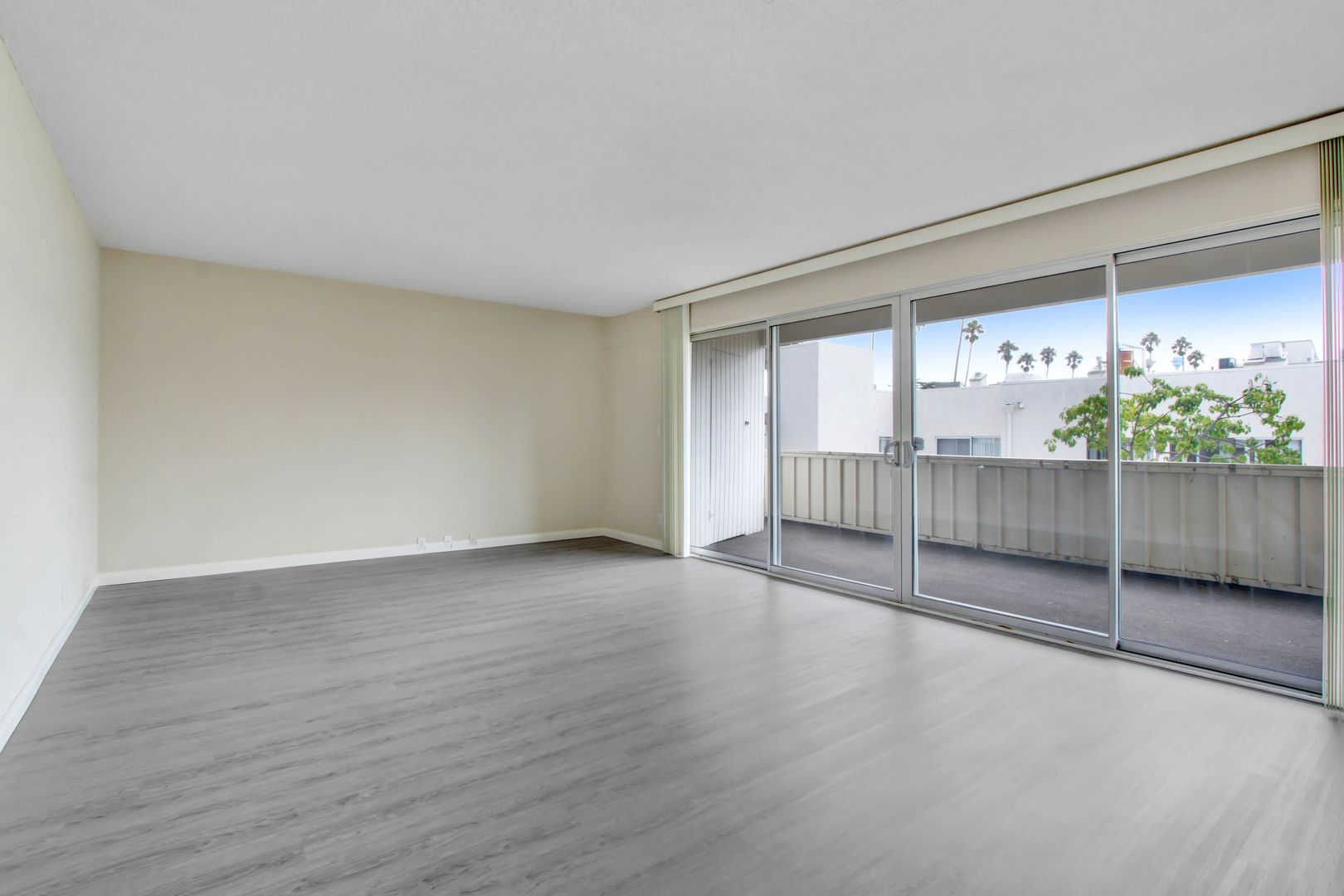 Santa Monica Apartment: 1002 12th Street