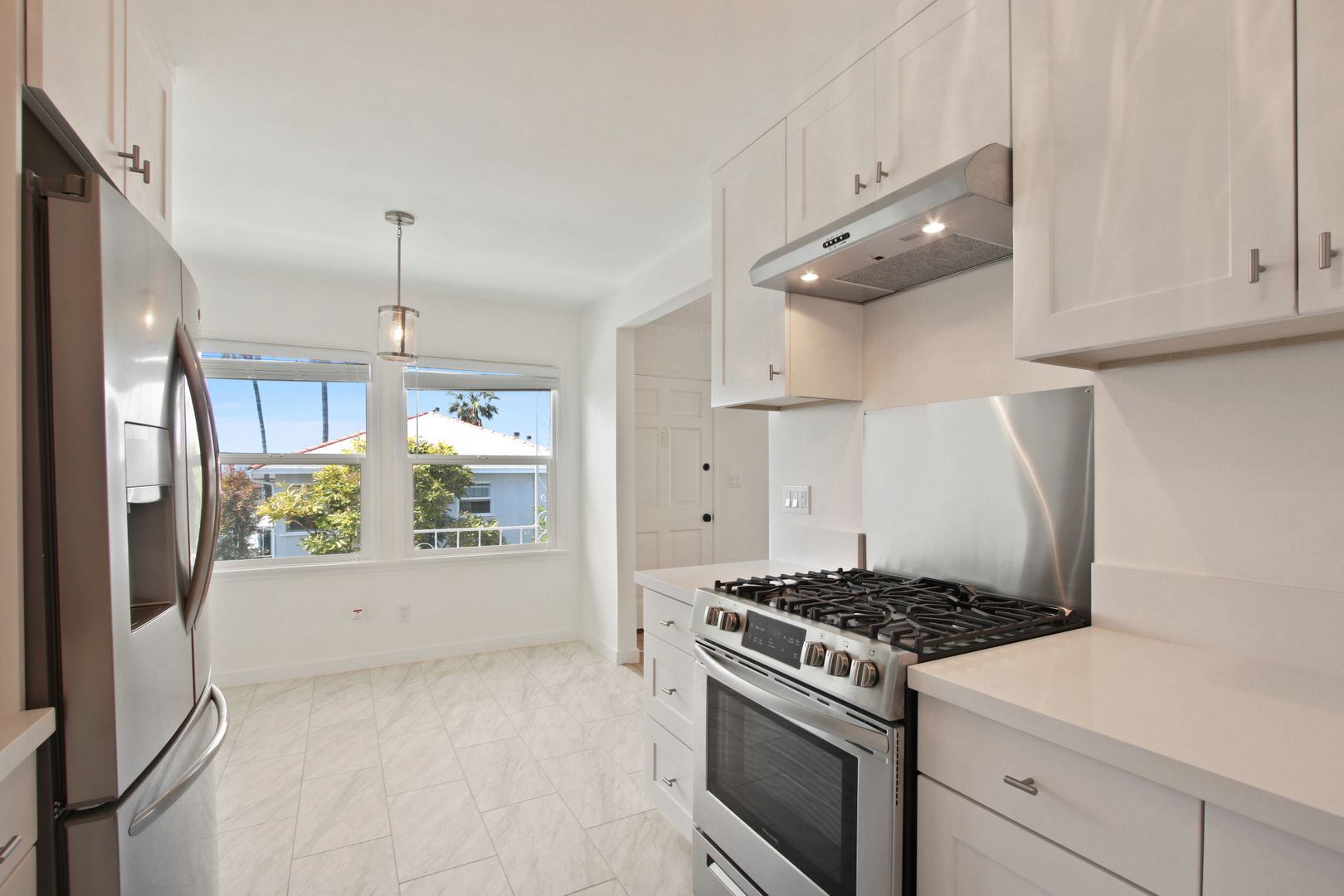 Santa Monica Apartment: 1047 19th Street