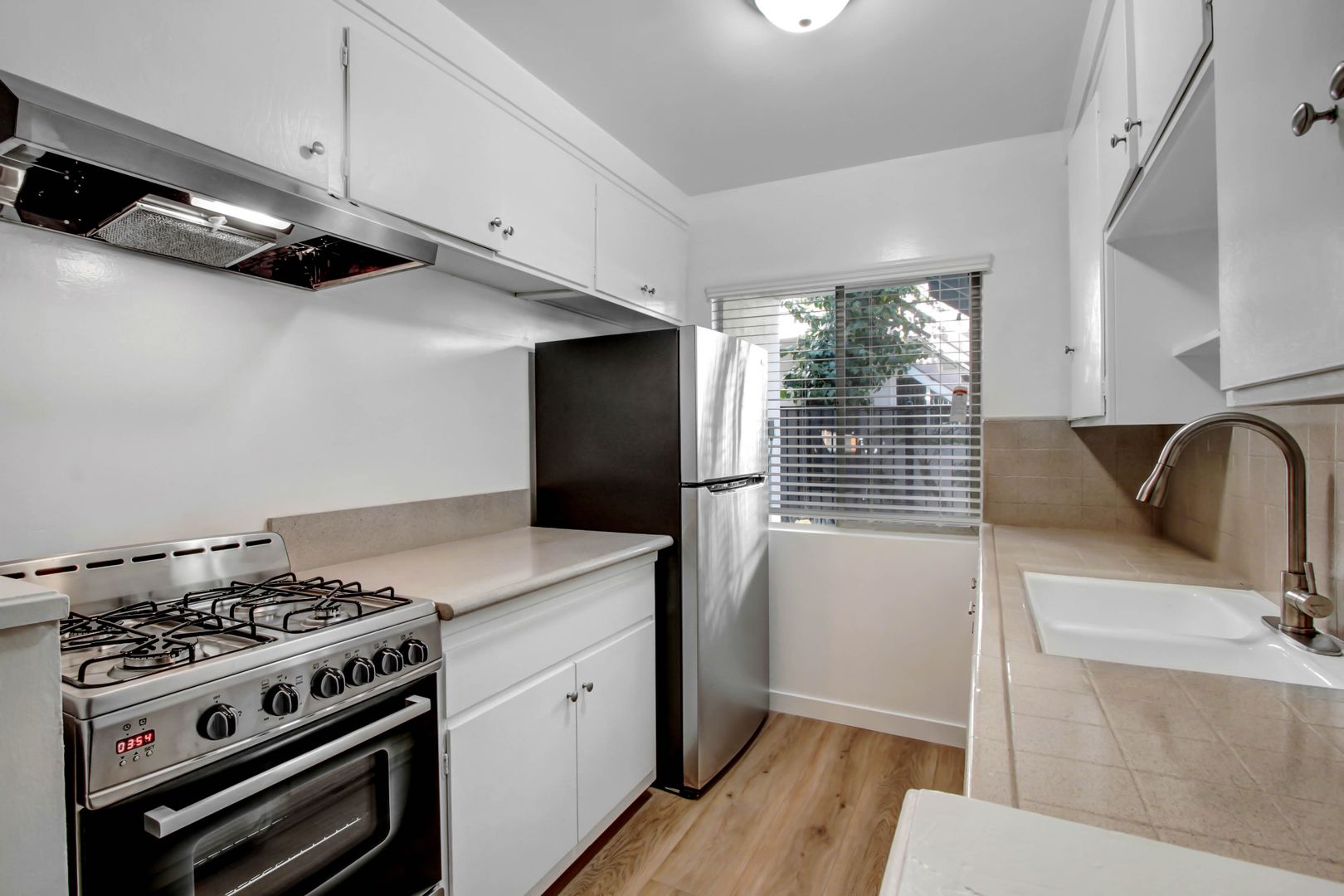 Los Angeles Apartment: 11615 Darlington Avenue
