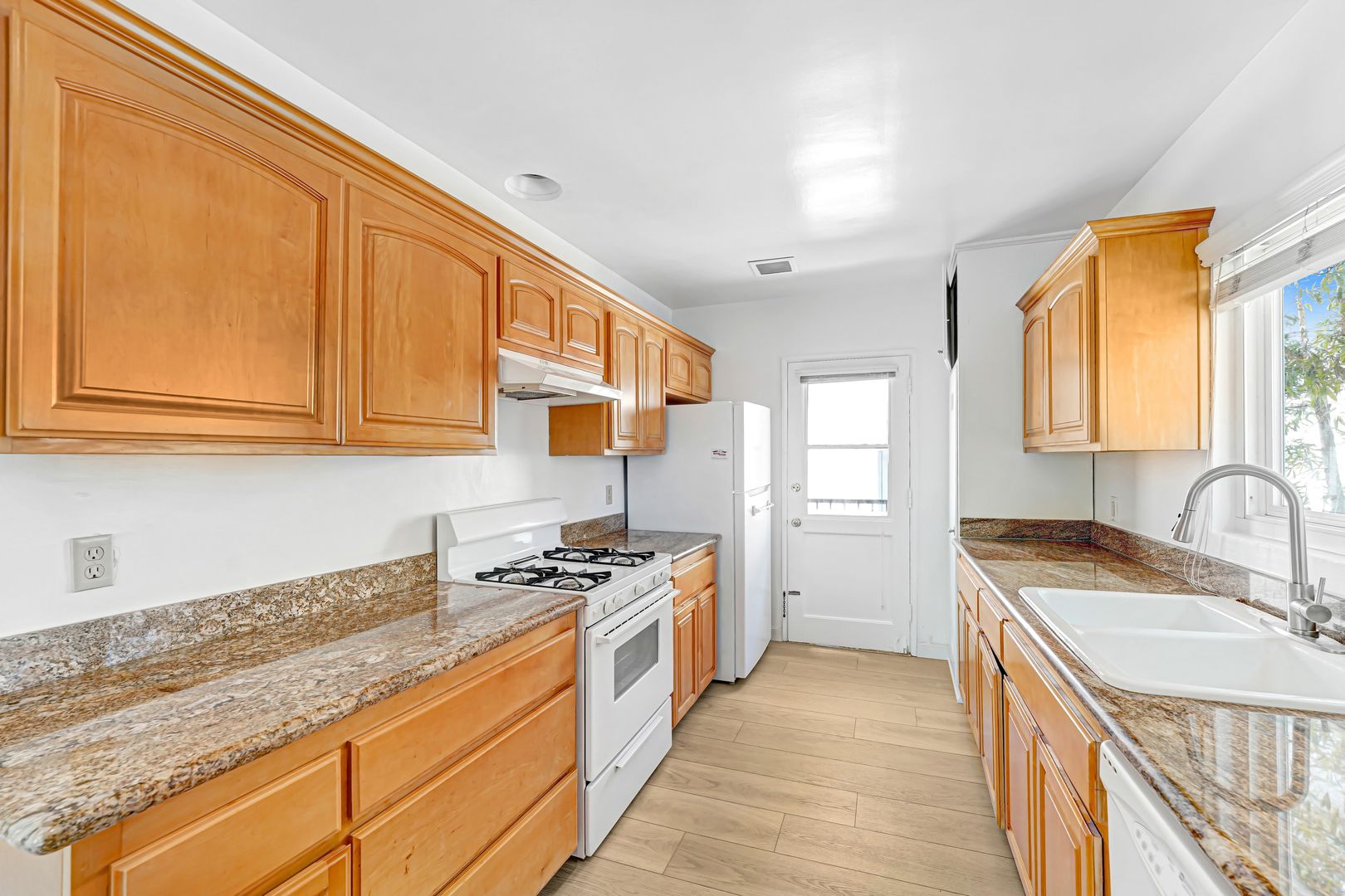 Los Angeles Apartment: 1975 S. Beverly Glen Boulevard