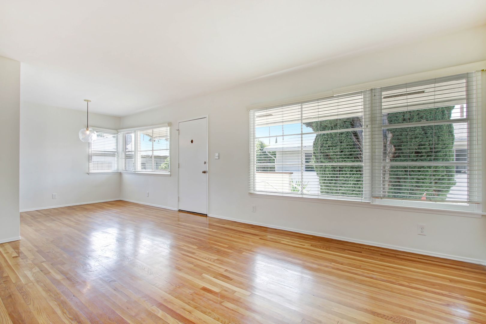 Santa Monica Apartment: 1011 19th Street