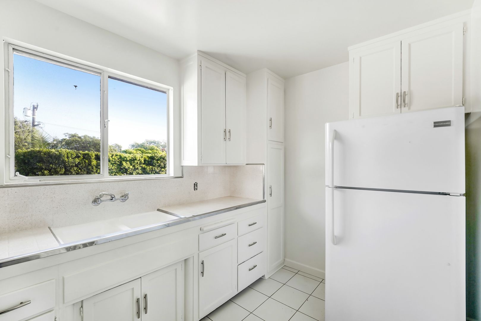 Los Angeles Apartment: 3144-3152 So. Barrington Ave.