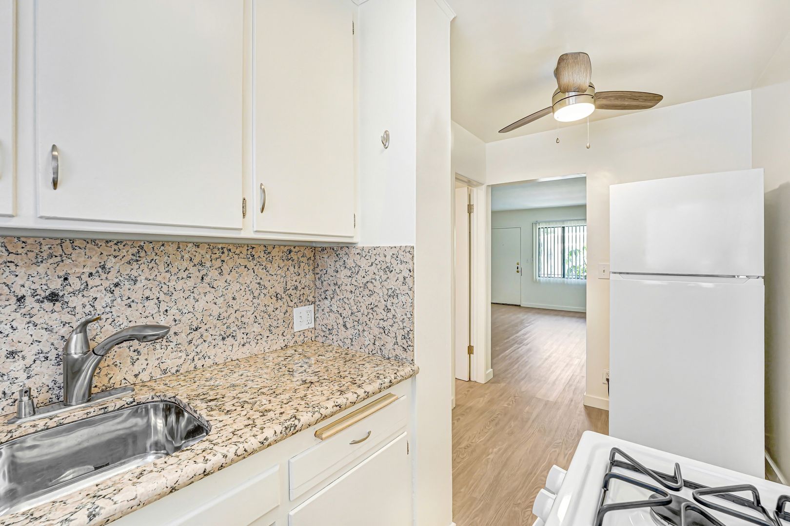 Los Angeles Apartment: 10900 Santa Monica Blvd.