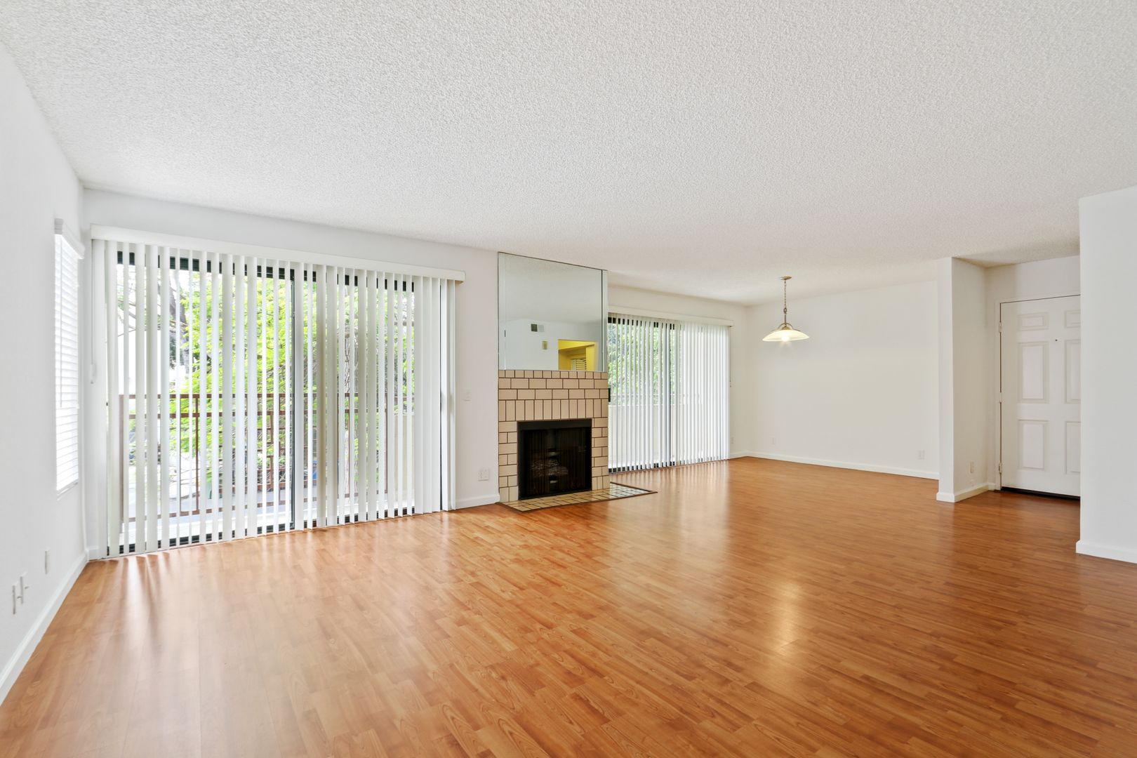 Los Angeles Apartment: 10604 Wilkins Ave