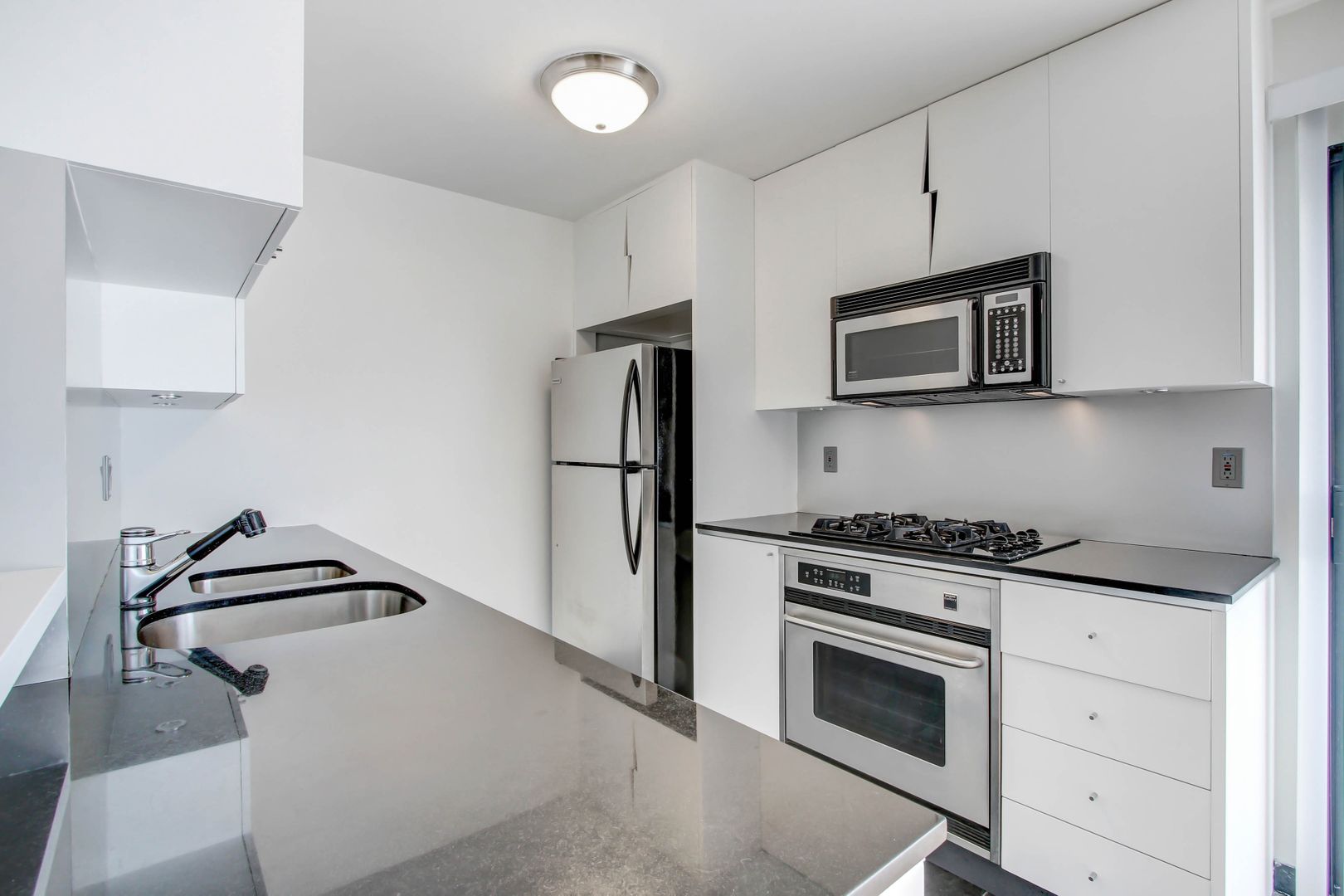 Santa Monica Apartment: 117 Pacific Street