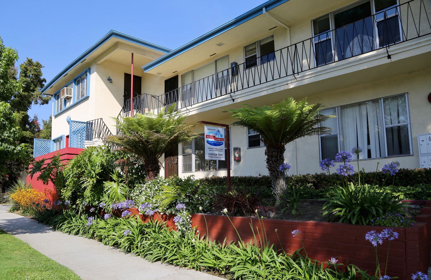 Santa Monica Apartment: 402 Montana Avenue