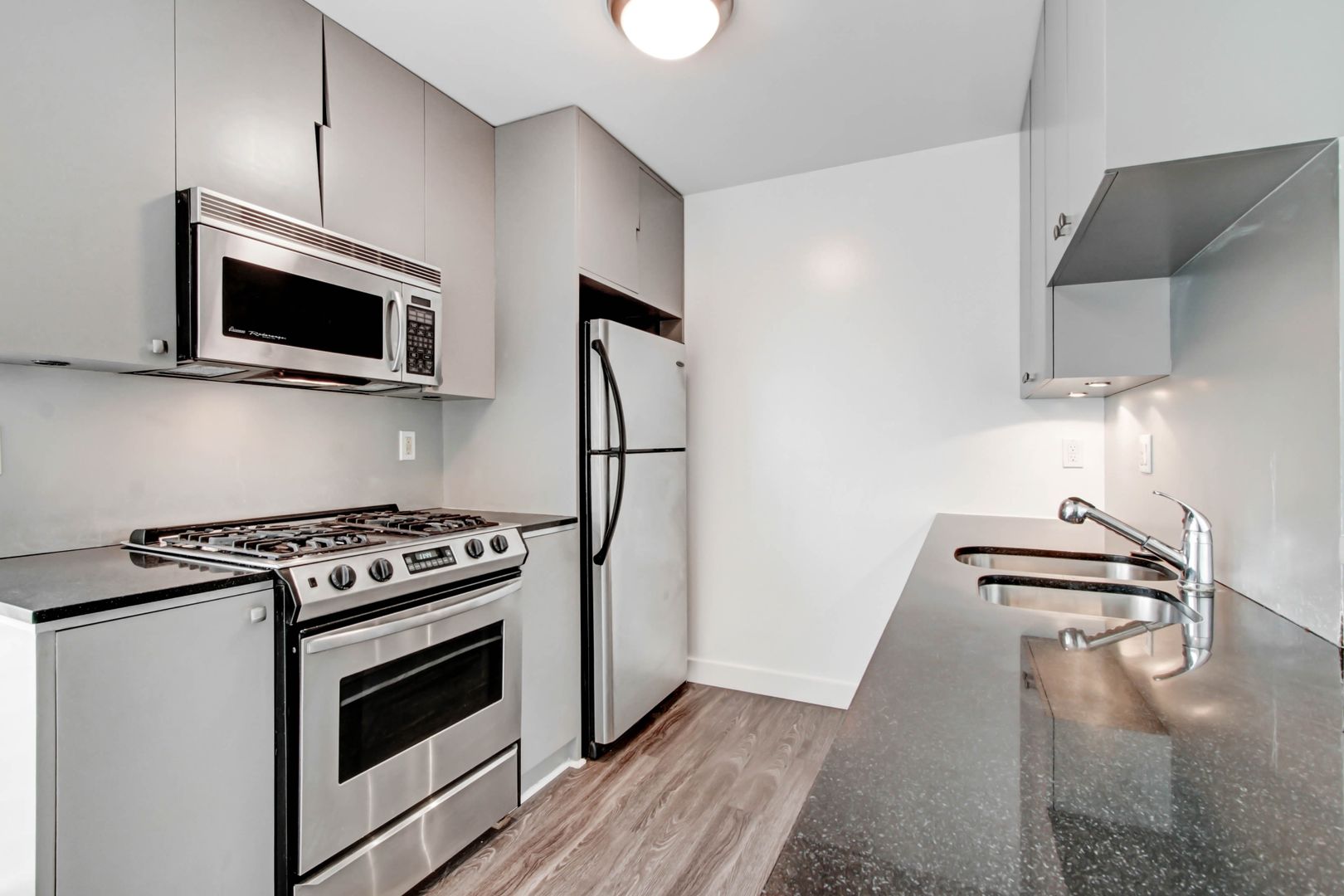 Santa Monica Apartment: 117 Pacific Street