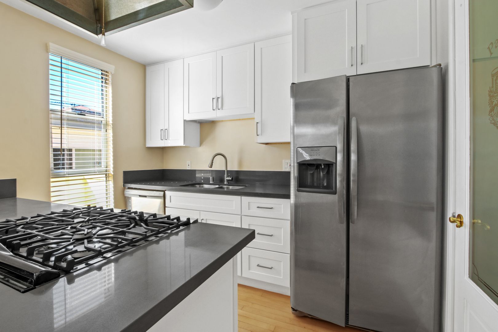 Santa Monica Apartment: 1133 16th Street