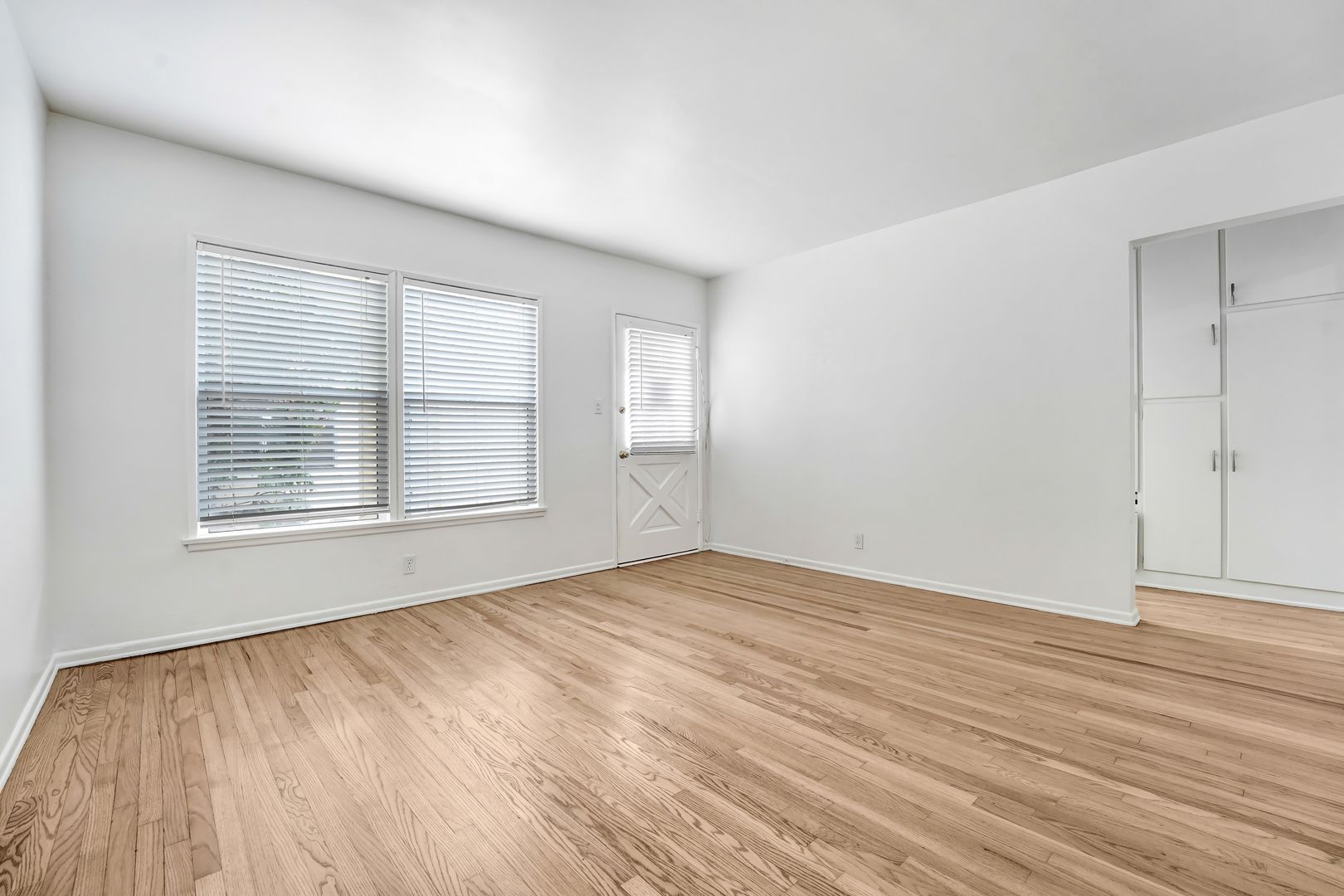 Venice Apartment: 551-557 3/4 Washington Blvd.