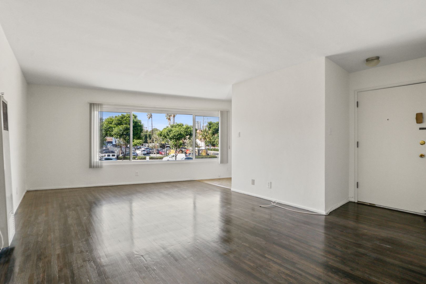 Los Angeles Apartment: 10910 Santa Monica Blvd.