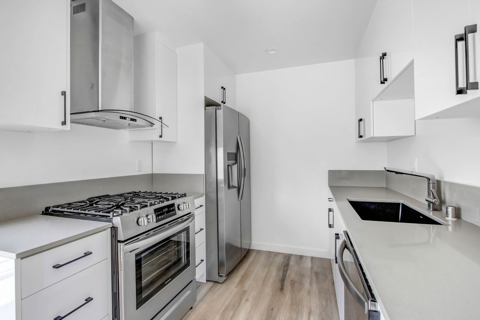 Santa Monica Apartment: 117 Pacific Street