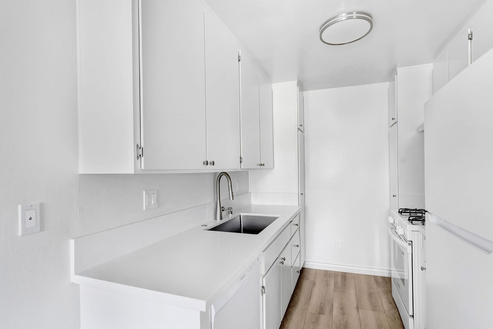 Los Angeles Apartment: 3415 McLaughlin Ave.