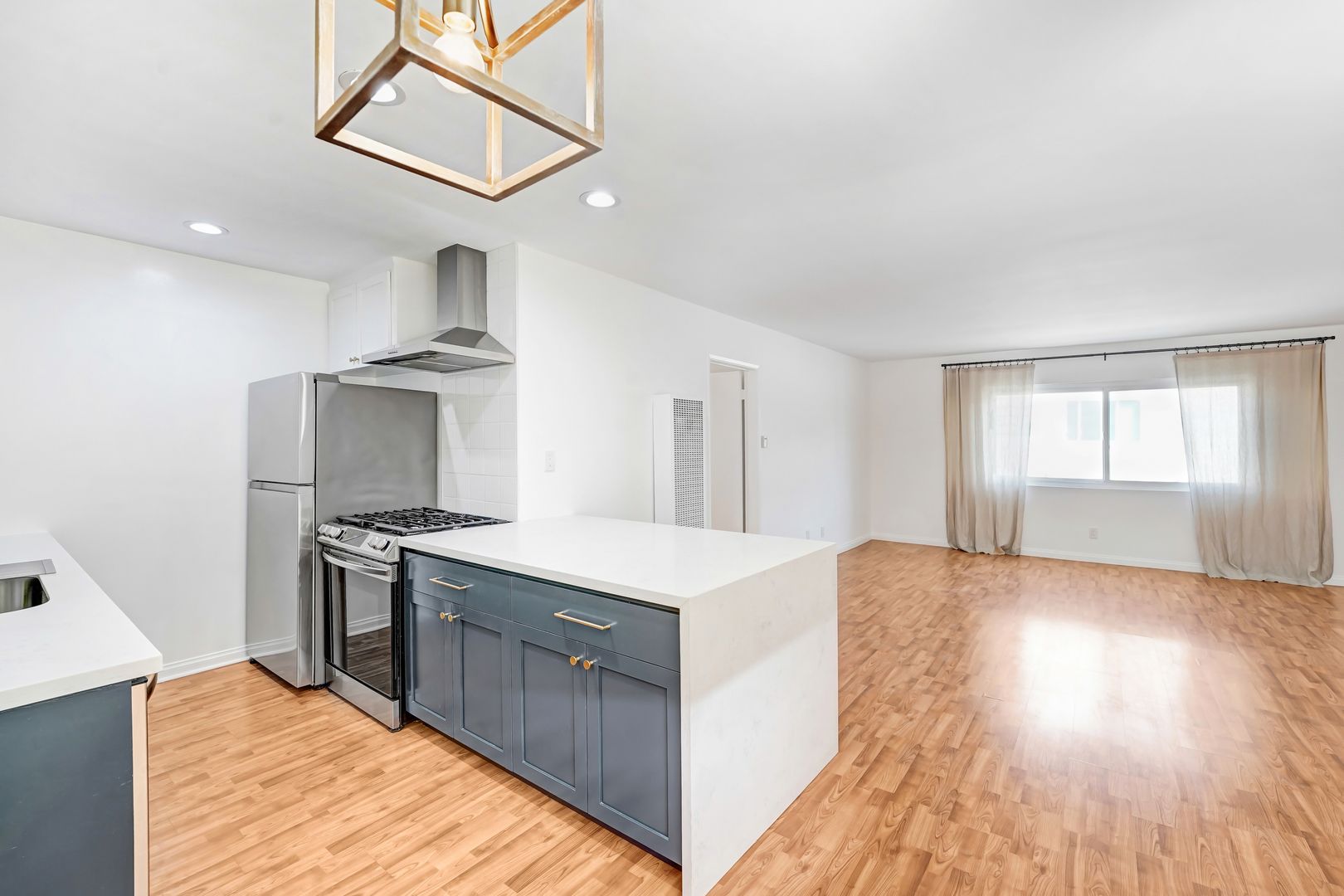 Santa Monica Apartment: 1449 Princeton Street