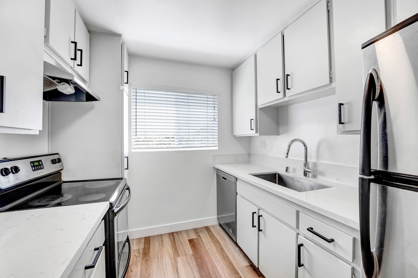 Santa Monica Apartment: 843 18th Street