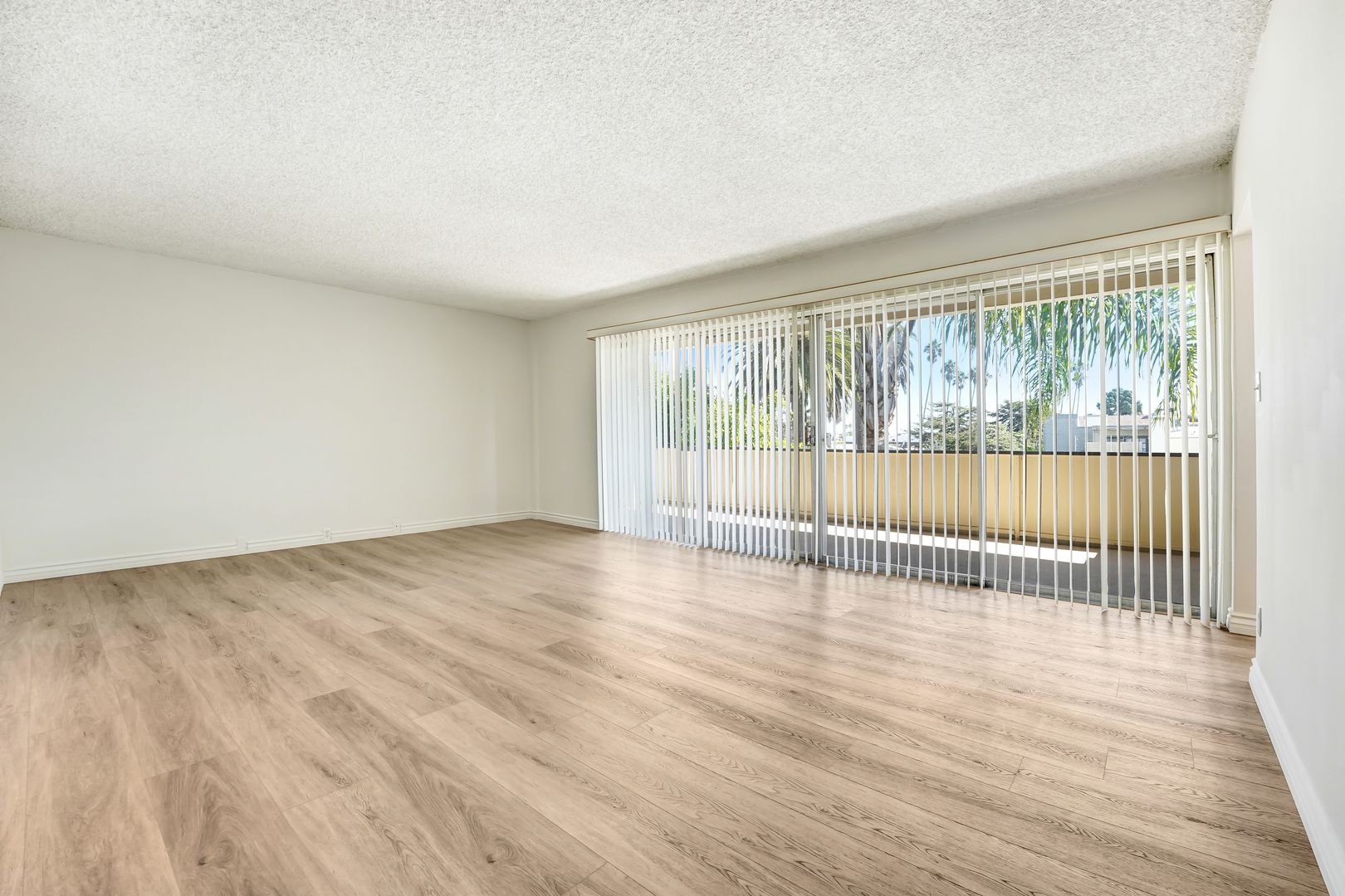 Santa Monica Apartment: 1002 12th Street