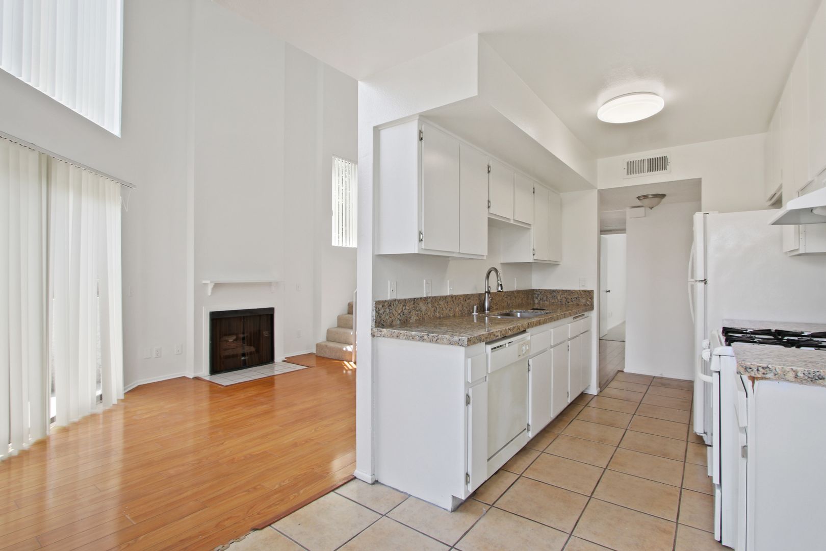 Los Angeles Apartment: 3685 Watseka Avenue