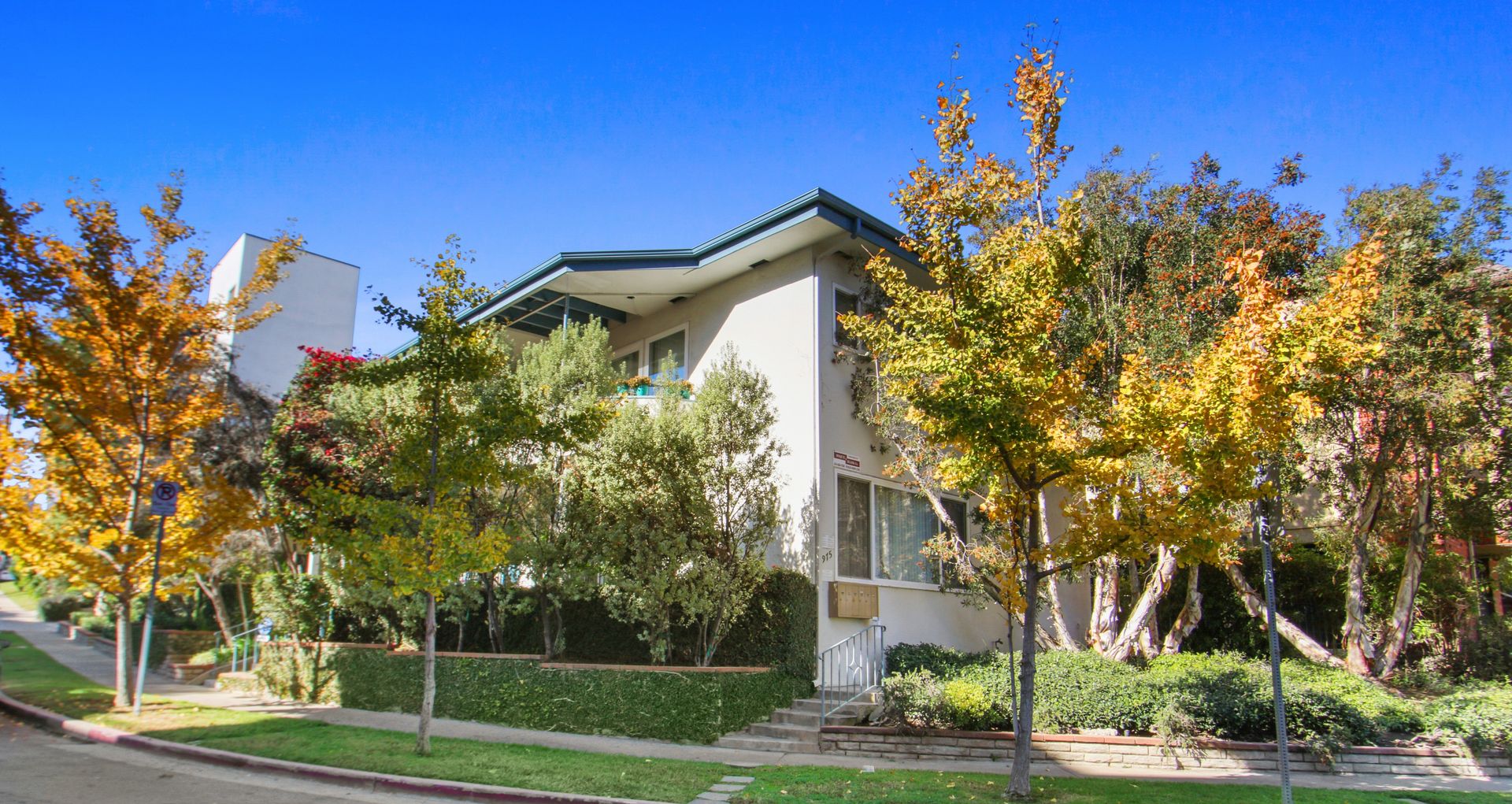 Los Angeles Apartment: 1975 S. Beverly Glen Boulevard