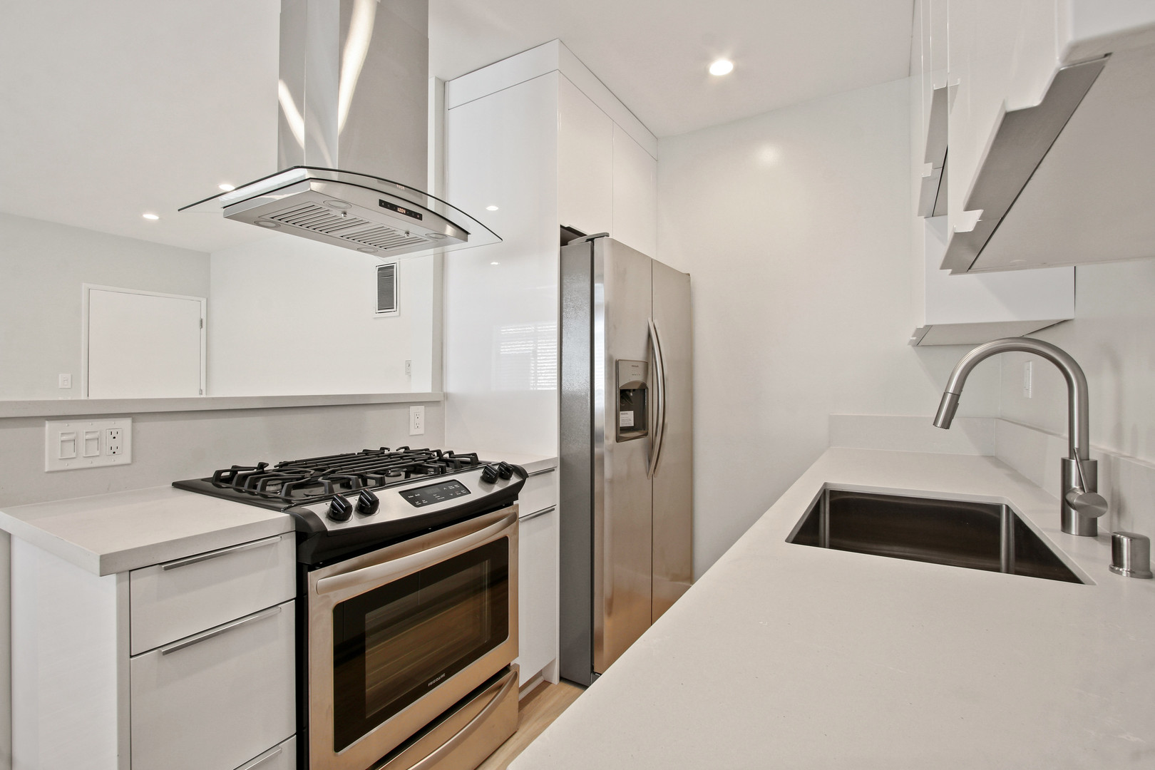 Santa Monica Apartment: 1451 Franklin Street