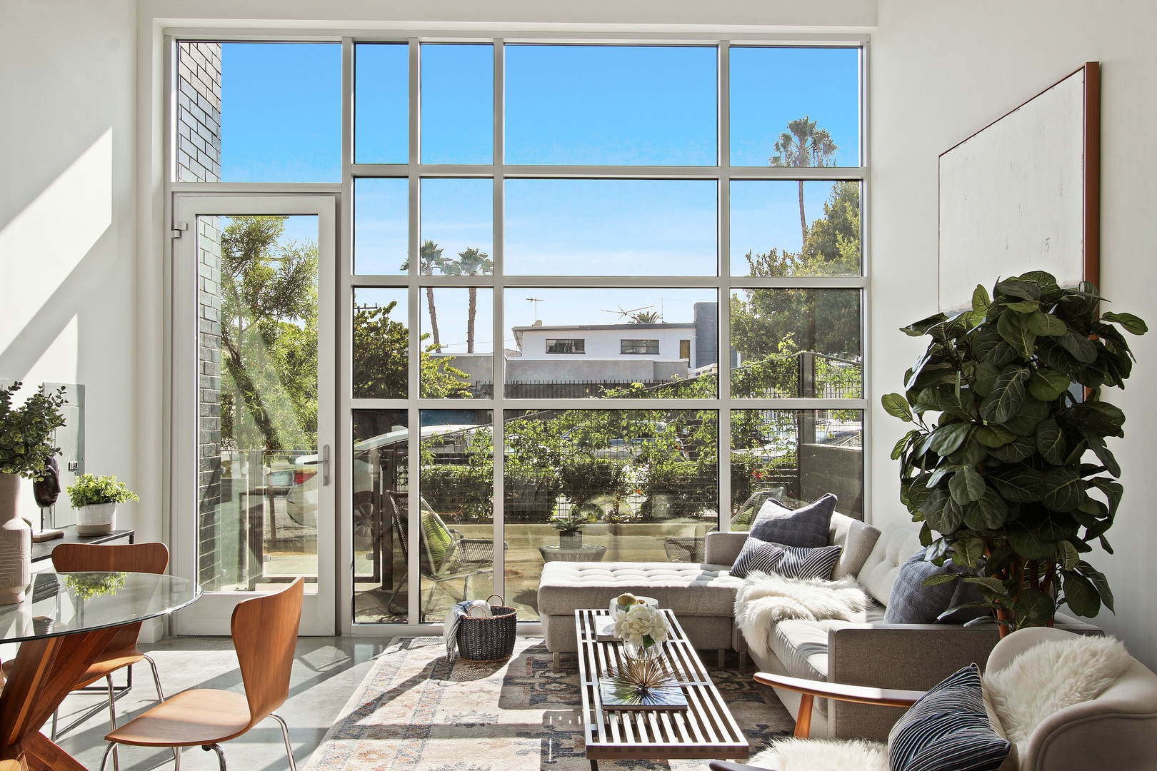 Santa Monica Apartment: 3008 Santa Monica Blvd.