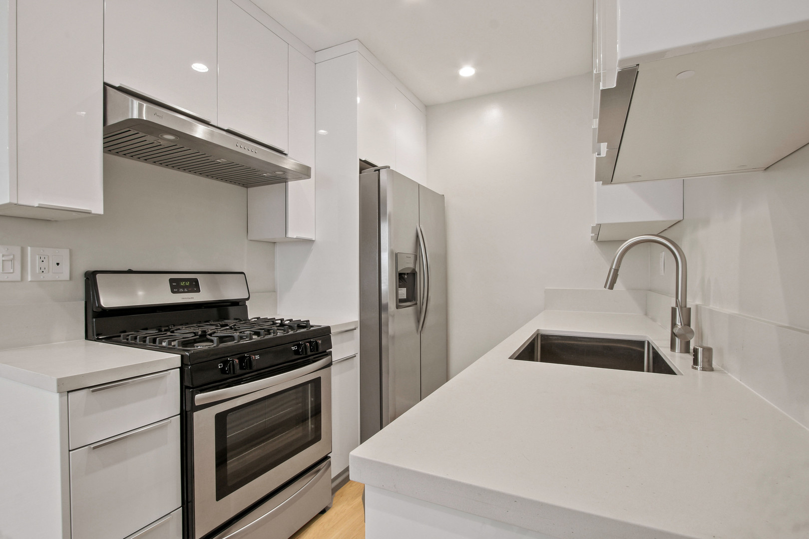 Santa Monica Apartment: 1451 Franklin Street