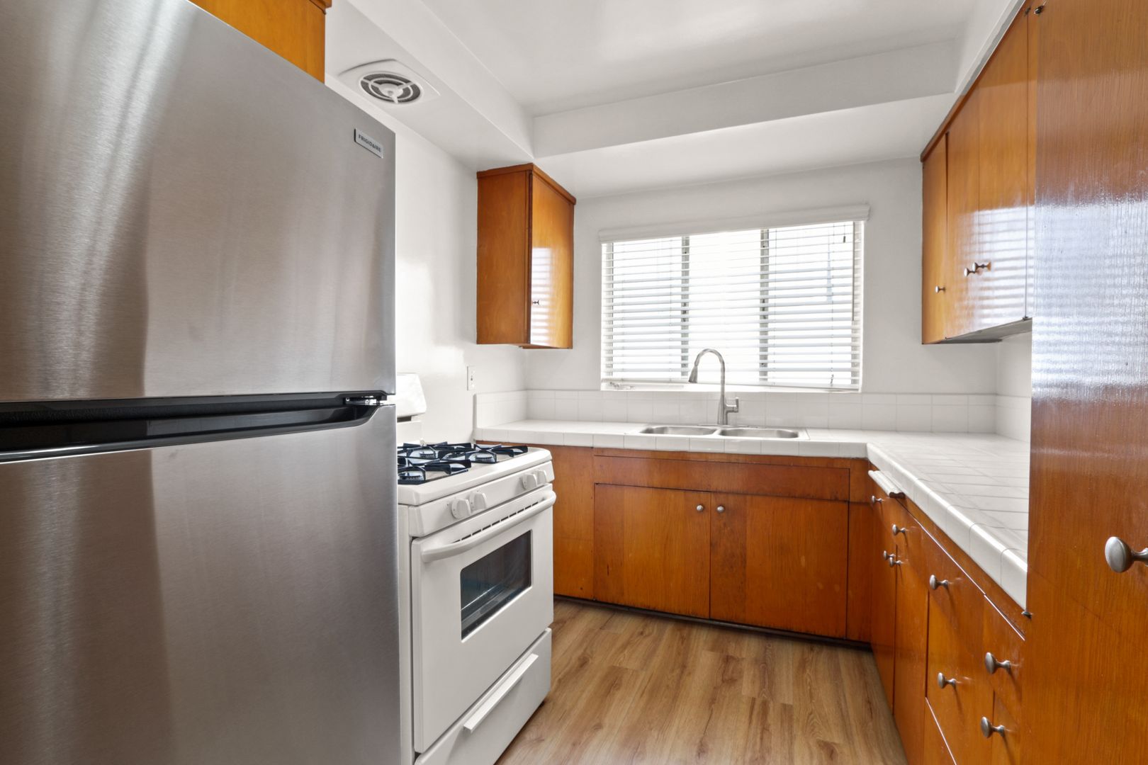 Santa Monica Apartment: 927 3rd Street