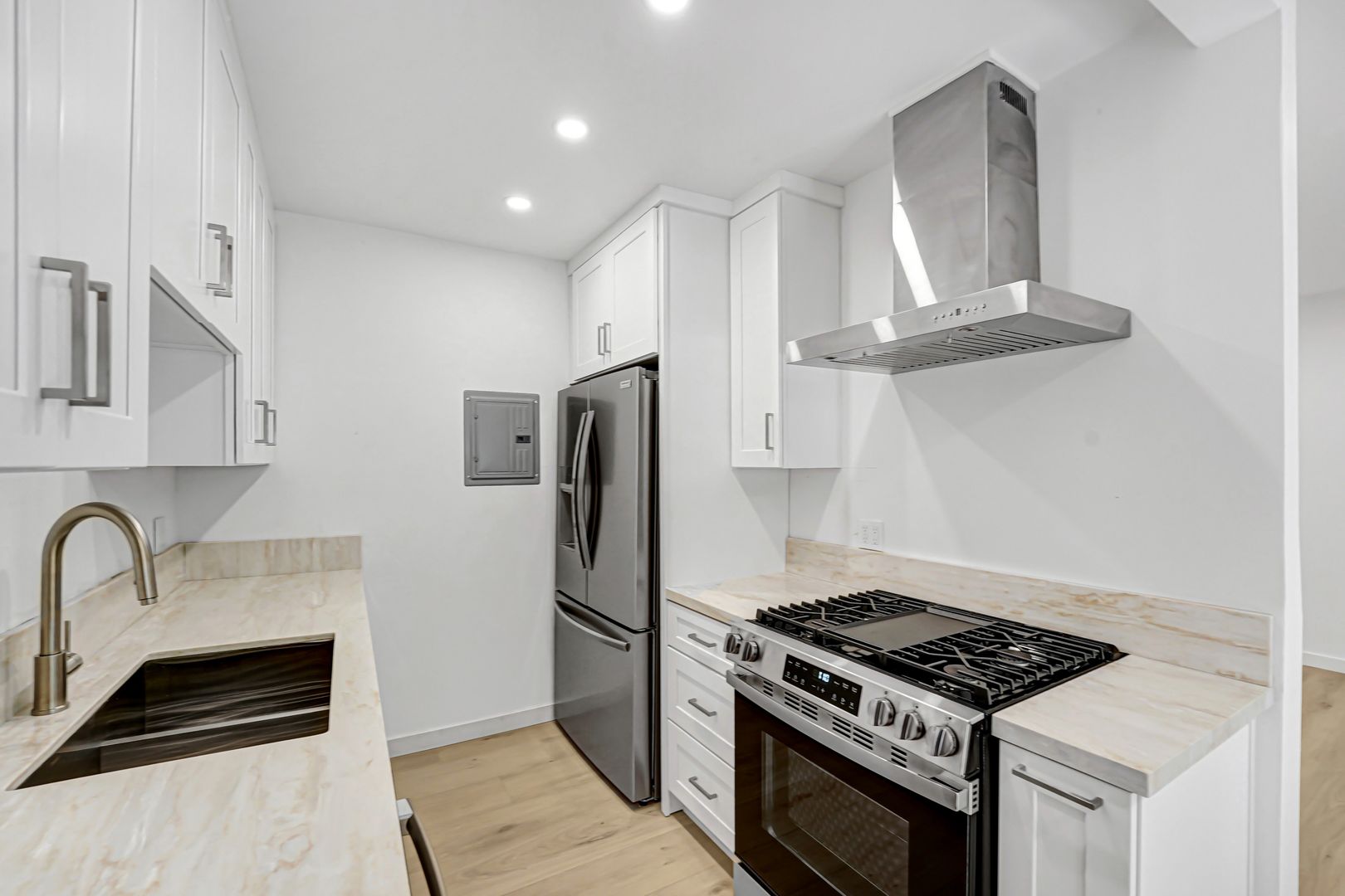 Santa Monica Apartment: 1241 9th Street