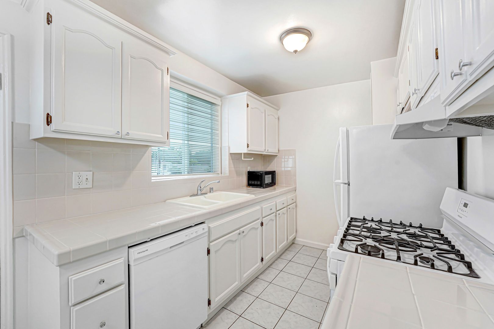 Santa Monica Apartment: 2024 - 26½ Ocean Park Blvd.