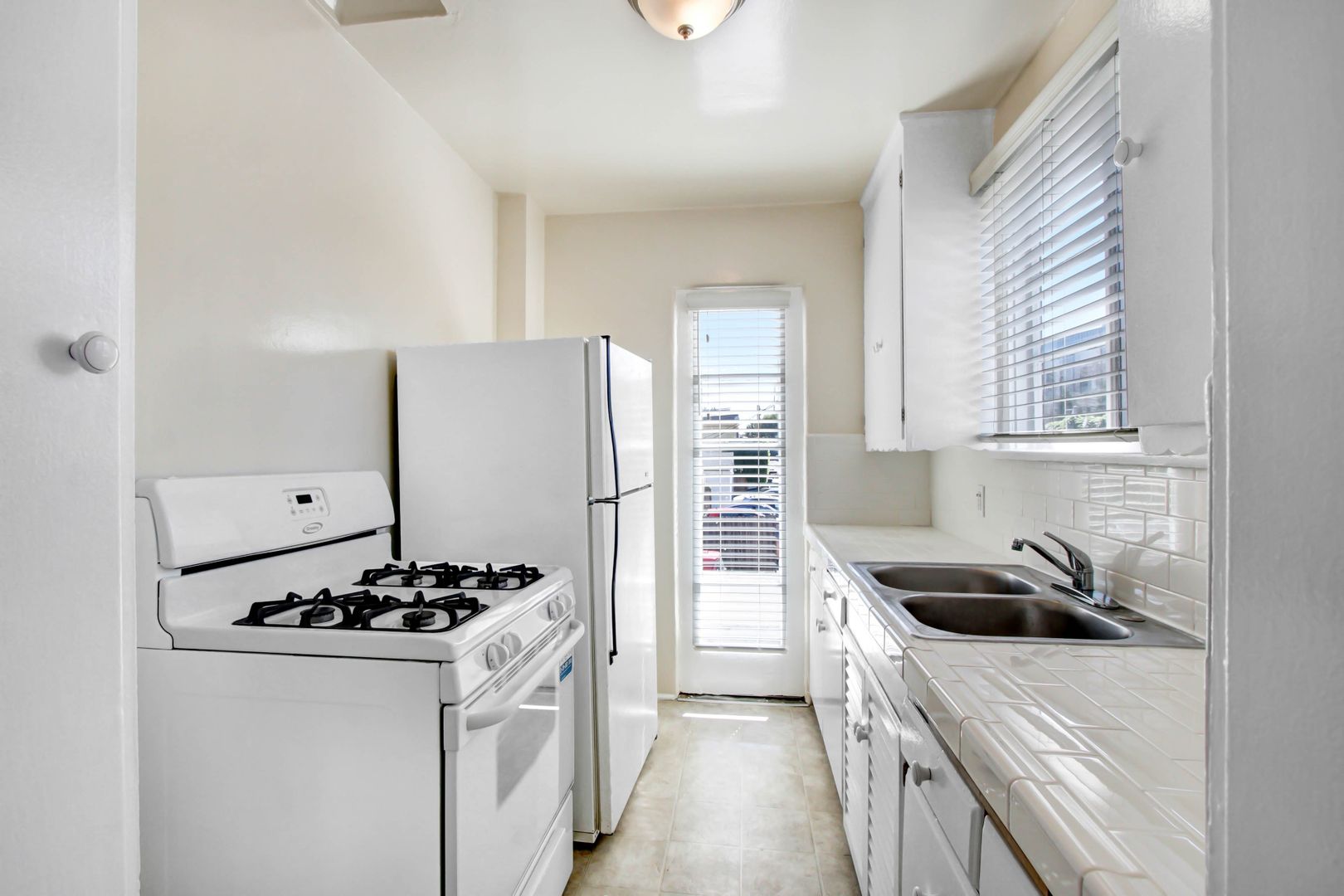 Santa Monica Apartment: 2202-2206 20th Street